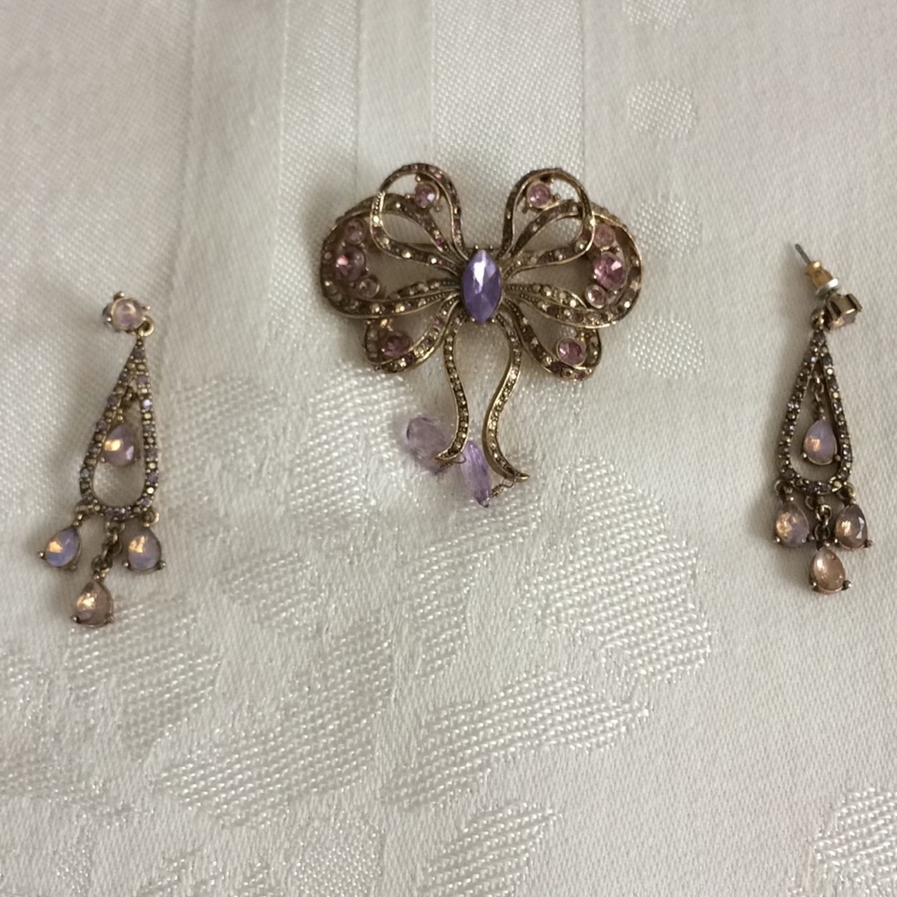 Brooch and earrings set lavender